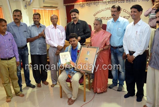 Pa Go Award for rural reporting presented to Balakrishna Shibarla 1